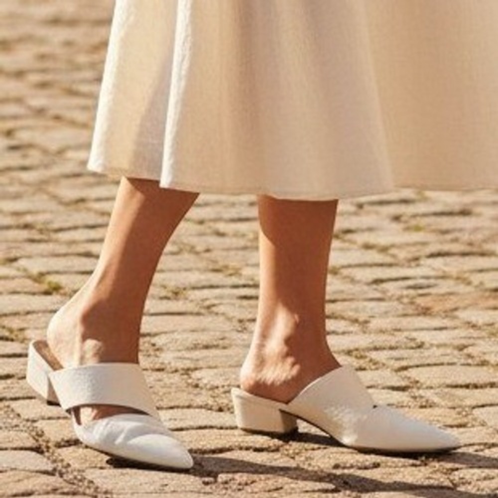 Naturalizer Bev Leather Mules Minimalist Pointed Toe Block Heel 7.5W Cream